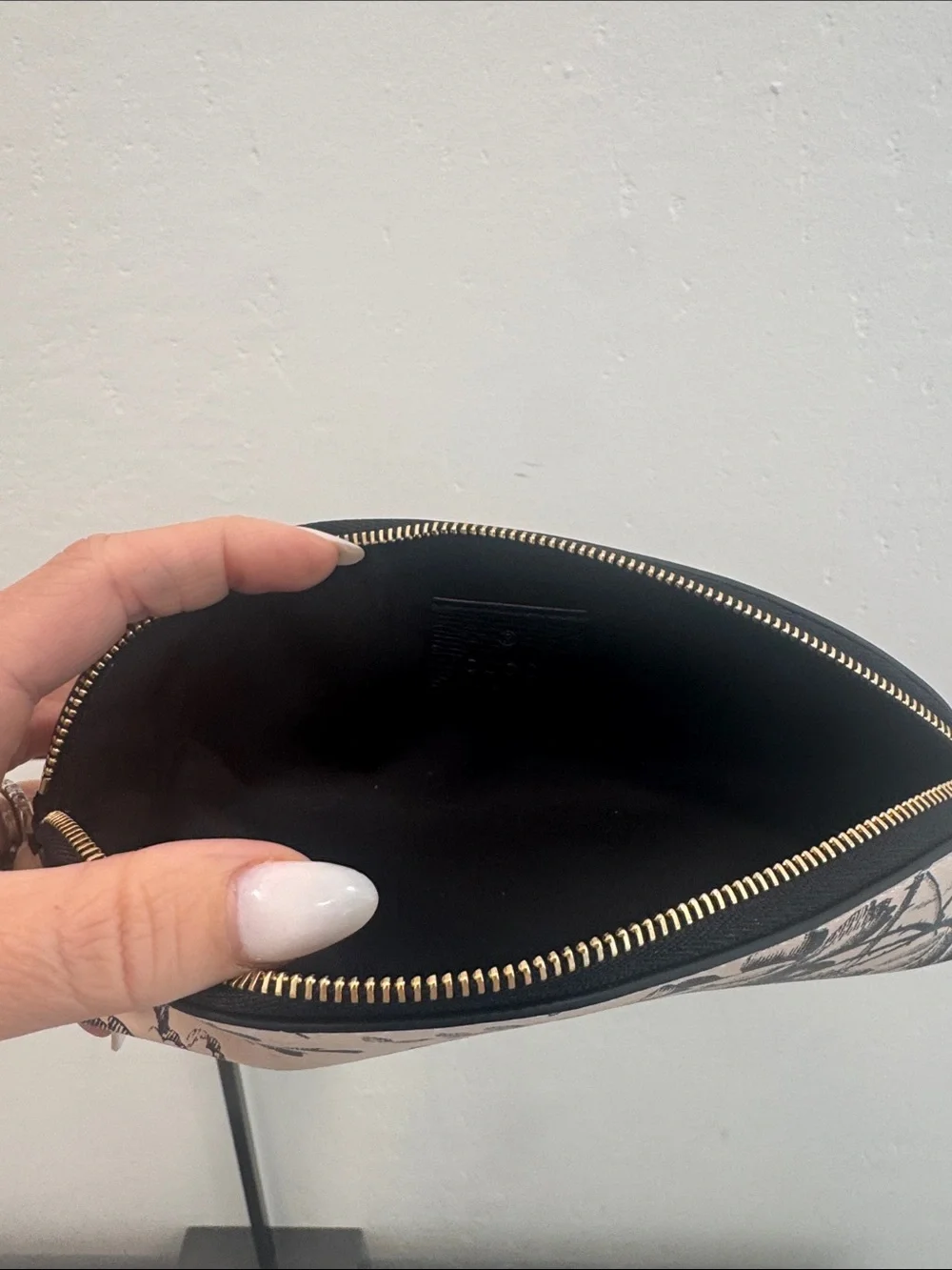 Gucci Black and Cream Floral Zip Pouch